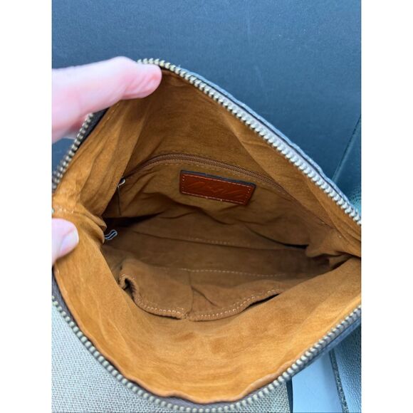 New Patricia Nash Valerie Tooled Leather Foldover Wristlet Sage - Picture 6 of 12